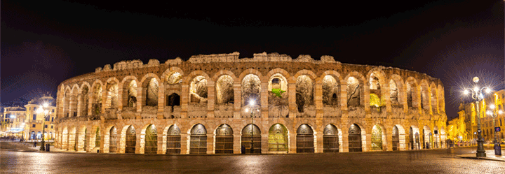 Foto externa da Arena di Verona. Arena di Verona Opera Festival