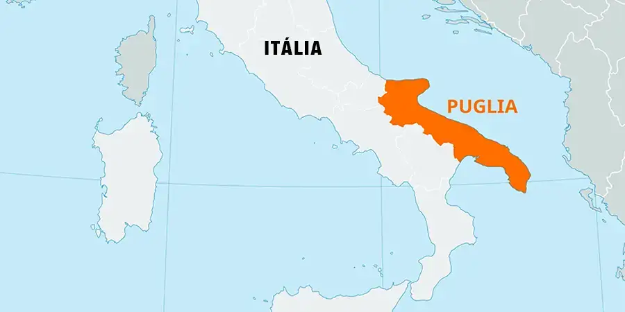 Mapa da Itália destacando a região da Puglia em laranja, localizada na parte sudoeste da península italiana.