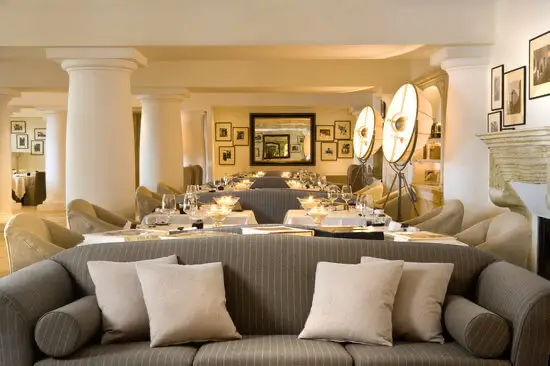 Sala de jantar do restaurante Olivo, um dosmelhores restaurantes Michelin na Itália