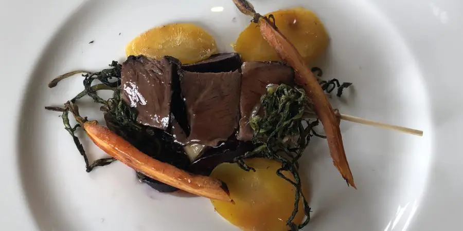 Prato do estrelado restaurante Dolce Stil Novo de Alfredo Russo no Piemonte.