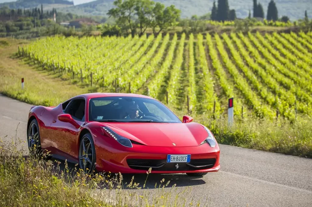 cieli-di-toscana-alugar-carro-na-Italia-ferrari
